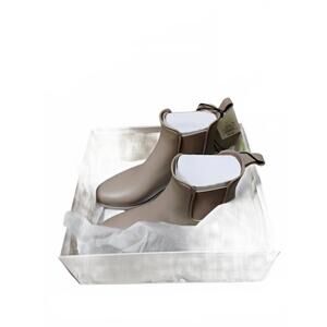 Chelsea Size 7 Women's Waterproof Boots Taupe New